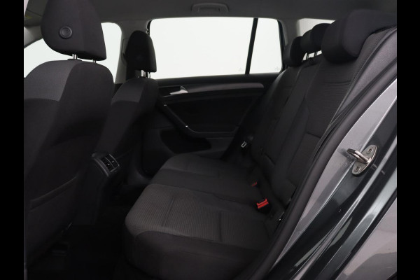 Volkswagen Golf 1.0 TSI Comfortline | Trekhaak | Carplay | Adaptive cruise | Navigatie | Climate control | Parkeerhulp | DAB | Regen-/lichtsensor