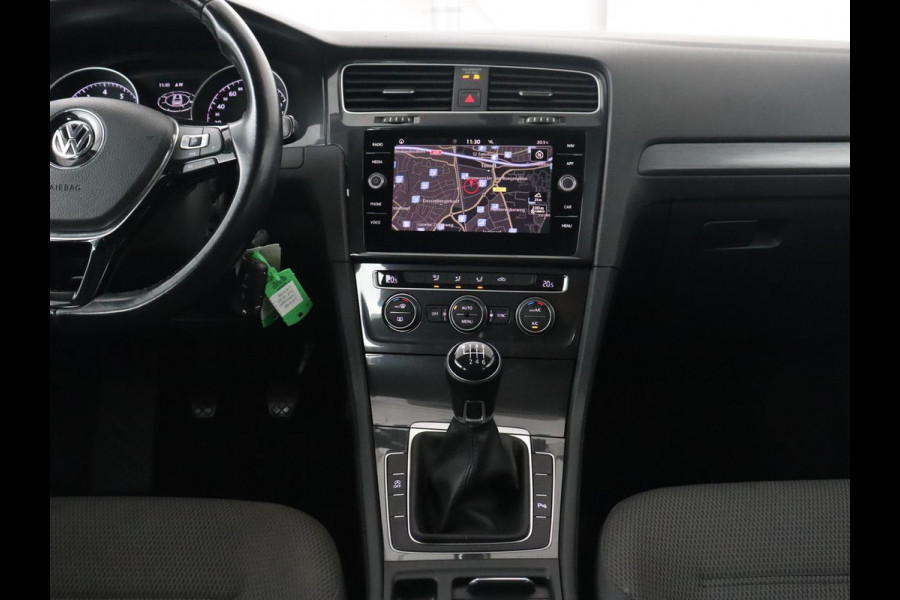 Volkswagen Golf 1.0 TSI Comfortline | Trekhaak | Carplay | Adaptive cruise | Navigatie | Climate control | Parkeerhulp | DAB | Regen-/lichtsensor