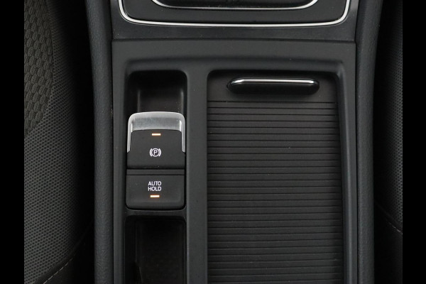 Volkswagen Golf 1.0 TSI Comfortline | Trekhaak | Carplay | Adaptive cruise | Navigatie | Climate control | Parkeerhulp | DAB | Regen-/lichtsensor