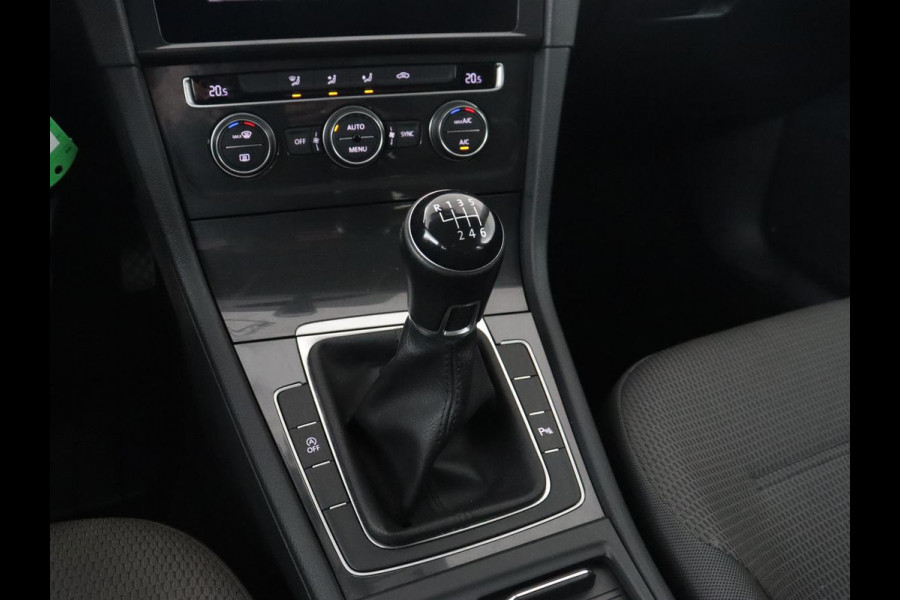 Volkswagen Golf 1.0 TSI Comfortline | Trekhaak | Carplay | Adaptive cruise | Navigatie | Climate control | Parkeerhulp | DAB | Regen-/lichtsensor