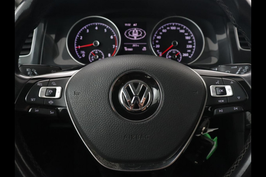 Volkswagen Golf 1.0 TSI Comfortline | Trekhaak | Carplay | Adaptive cruise | Navigatie | Climate control | Parkeerhulp | DAB | Regen-/lichtsensor
