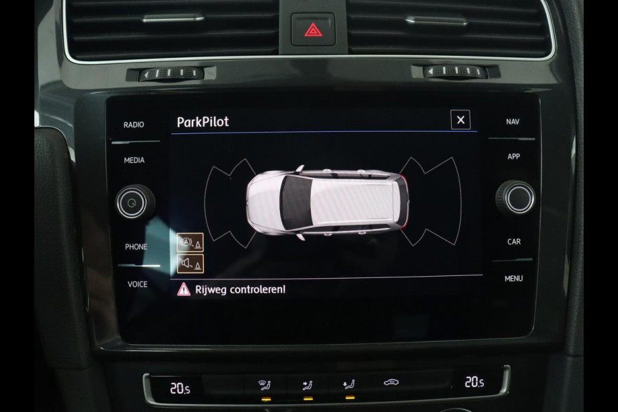 Volkswagen Golf 1.0 TSI Comfortline | Trekhaak | Carplay | Adaptive cruise | Navigatie | Climate control | Parkeerhulp | DAB | Regen-/lichtsensor