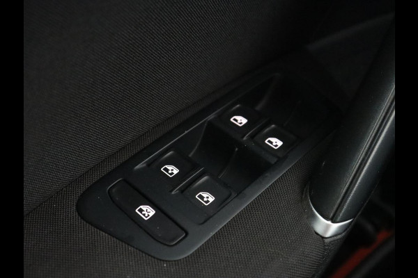 Volkswagen Golf 1.0 TSI Comfortline | Trekhaak | Carplay | Adaptive cruise | Navigatie | Climate control | Parkeerhulp | DAB | Regen-/lichtsensor