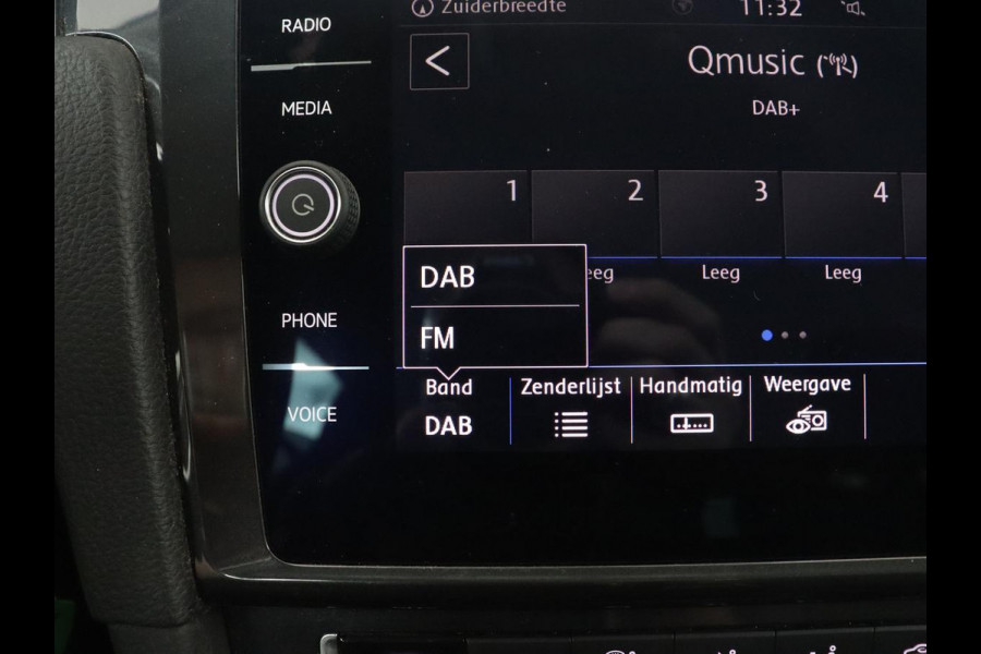 Volkswagen Golf 1.0 TSI Comfortline | Trekhaak | Carplay | Adaptive cruise | Navigatie | Climate control | Parkeerhulp | DAB | Regen-/lichtsensor