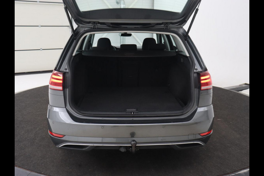 Volkswagen Golf 1.0 TSI Comfortline | Trekhaak | Carplay | Adaptive cruise | Navigatie | Climate control | Parkeerhulp | DAB | Regen-/lichtsensor
