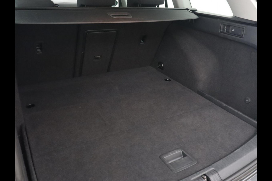 Volkswagen Golf 1.0 TSI Comfortline | Trekhaak | Carplay | Adaptive cruise | Navigatie | Climate control | Parkeerhulp | DAB | Regen-/lichtsensor
