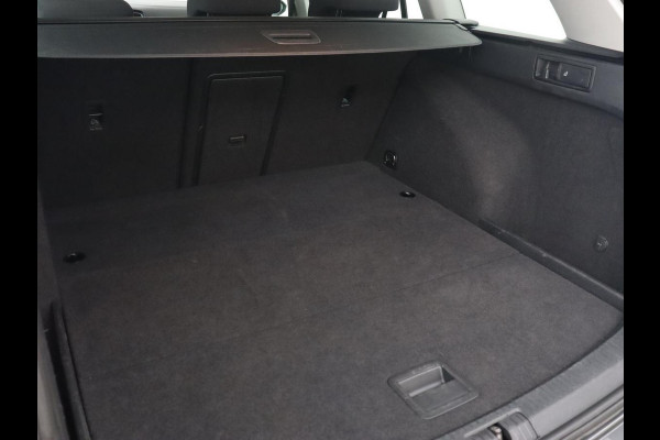 Volkswagen Golf 1.0 TSI Comfortline | Trekhaak | Carplay | Adaptive cruise | Navigatie | Climate control | Parkeerhulp | DAB | Regen-/lichtsensor