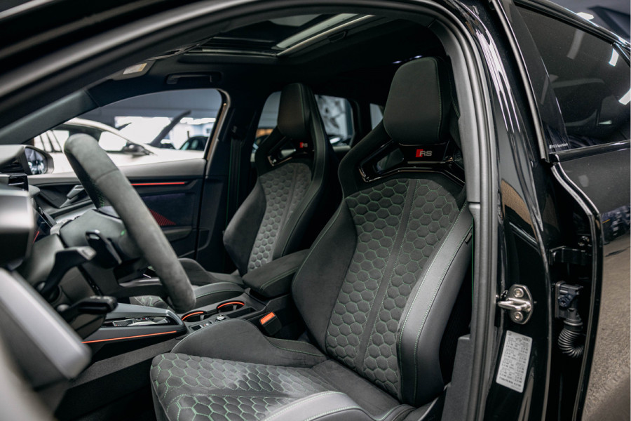 Audi RS3 Sportback 2.5 TFSI RS 3 quattro Vol uitgevoerde RS3 Hulk stiksels, Carbon vleugel etc etc z.g.a.n