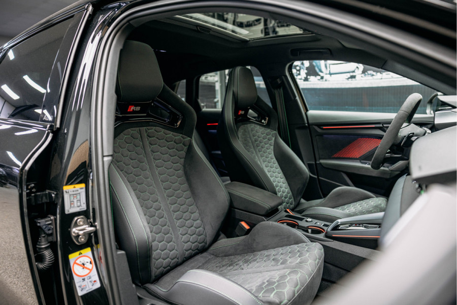 Audi RS3 Sportback 2.5 TFSI RS 3 quattro Vol uitgevoerde RS3 Hulk stiksels, Carbon vleugel etc etc z.g.a.n