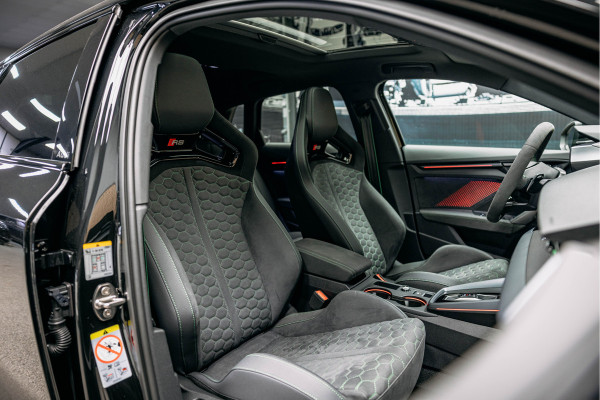 Audi RS3 Sportback 2.5 TFSI RS 3 quattro Vol uitgevoerde RS3 Hulk stiksels, Carbon vleugel etc etc z.g.a.n