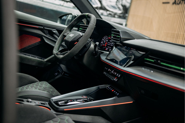 Audi RS3 Sportback 2.5 TFSI RS 3 quattro Vol uitgevoerde RS3 Hulk stiksels, Carbon vleugel etc etc z.g.a.n