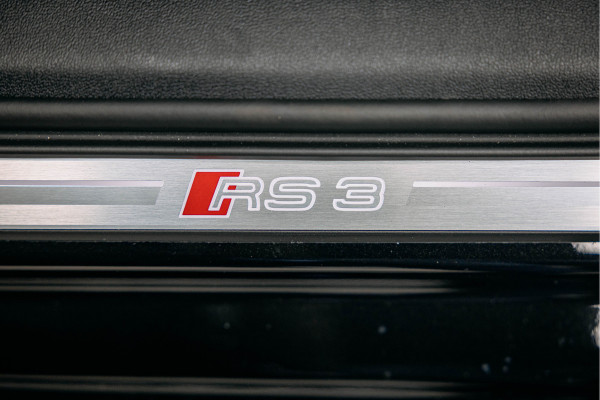 Audi RS3 Sportback 2.5 TFSI RS 3 quattro Vol uitgevoerde RS3 Hulk stiksels, Carbon vleugel etc etc z.g.a.n