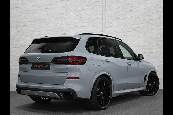 BMW X5 50e M-Perf. Seats | Achterasbesturing | Sky-Lounge Pano | M-Sport Pro | 360 Camera | ACC | Soft-Close | Carbon | Massage | Venti Leder-Individual | Head-Up | 4-Zone Clima | 22 inch | 2x Memory | Trekhaak | Harman-Kardon | Beker-Clima | Stoelverwarming V+A | Stuurverwarming | M-Gordels | Parfumering | Glaspook | ISO-Glas | Zonwering |