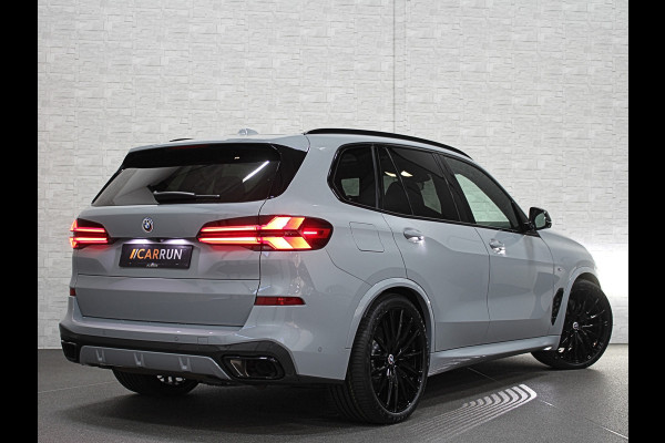 BMW X5 50e M-Perf. Seats | Achterasbesturing | Sky-Lounge Pano | M-Sport Pro | 360 Camera | ACC | Soft-Close | Carbon | Massage | Venti Leder-Individual | Head-Up | 4-Zone Clima | 22 inch | 2x Memory | Trekhaak | Harman-Kardon | Beker-Clima | Stoelverwarming V+A | Stuurverwarming | M-Gordels | Parfumering | Glaspook | ISO-Glas | Zonwering |