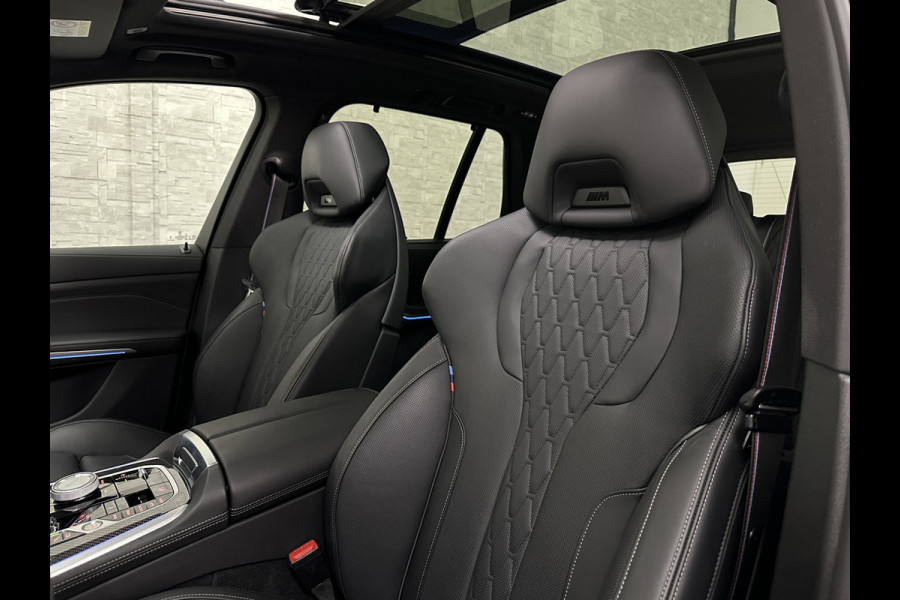 BMW X5 50e M-Perf. Seats | Achterasbesturing | Sky-Lounge Pano | M-Sport Pro | 360 Camera | ACC | Soft-Close | Carbon | Massage | Venti Leder-Individual | Head-Up | 4-Zone Clima | 22 inch | 2x Memory | Trekhaak | Harman-Kardon | Beker-Clima | Stoelverwarming V+A | Stuurverwarming | M-Gordels | Parfumering | Glaspook | ISO-Glas | Zonwering |