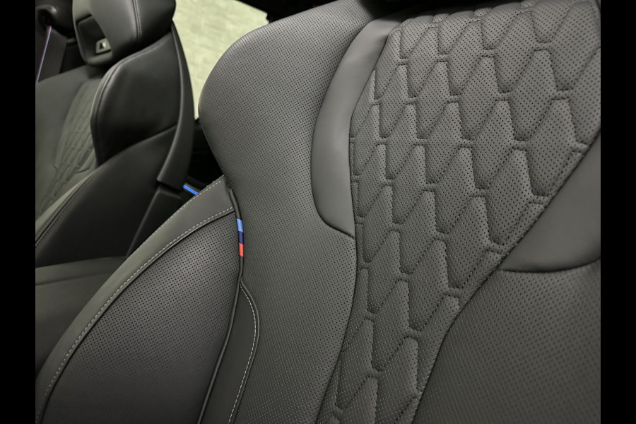 BMW X5 50e M-Perf. Seats | Achterasbesturing | Sky-Lounge Pano | M-Sport Pro | 360 Camera | ACC | Soft-Close | Carbon | Massage | Venti Leder-Individual | Head-Up | 4-Zone Clima | 22 inch | 2x Memory | Trekhaak | Harman-Kardon | Beker-Clima | Stoelverwarming V+A | Stuurverwarming | M-Gordels | Parfumering | Glaspook | ISO-Glas | Zonwering |