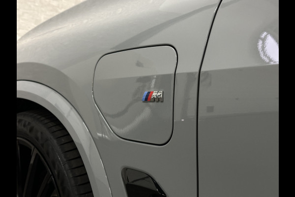 BMW X5 50e M-Perf. Seats | Achterasbesturing | Sky-Lounge Pano | M-Sport Pro | 360 Camera | ACC | Soft-Close | Carbon | Massage | Venti Leder-Individual | Head-Up | 4-Zone Clima | 22 inch | 2x Memory | Trekhaak | Harman-Kardon | Beker-Clima | Stoelverwarming V+A | Stuurverwarming | M-Gordels | Parfumering | Glaspook | ISO-Glas | Zonwering |