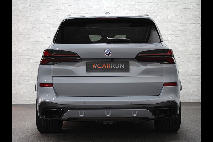 BMW X5 50e M-Perf. Seats | Achterasbesturing | Sky-Lounge Pano | M-Sport Pro | 360 Camera | ACC | Soft-Close | Carbon | Massage | Venti Leder-Individual | Head-Up | 4-Zone Clima | 22 inch | 2x Memory | Trekhaak | Harman-Kardon | Beker-Clima | Stoelverwarming V+A | Stuurverwarming | M-Gordels | Parfumering | Glaspook | ISO-Glas | Zonwering |