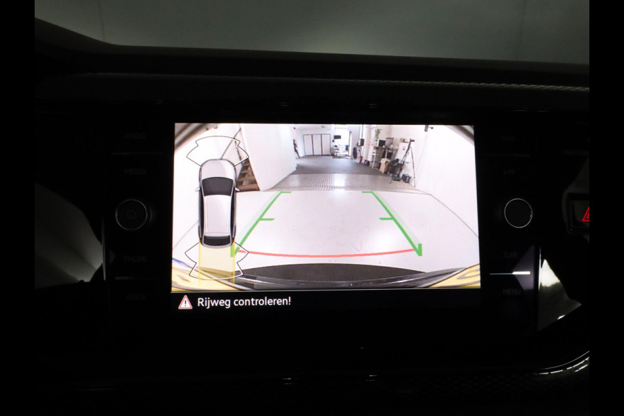 Volkswagen Taigo 1.0 TSI Life 110 pk Automaat (DSG) | Verlengde garantie | Navigatie | Parkeersensoren | Achteruitrijcamera | Adaptieve cruise control | Stoelverwarming |