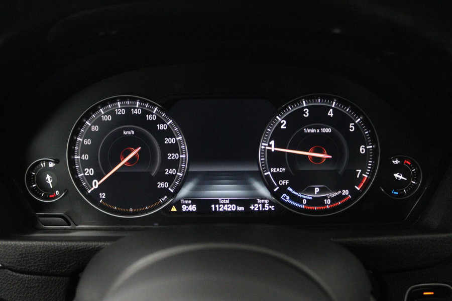 BMW 3 Serie 318i Luxury Edition (NAVIGATIE, STOELVERWARMING, TREKHAAK AFNEEMBAAR, CAMERA, SPORTSTOELEN)