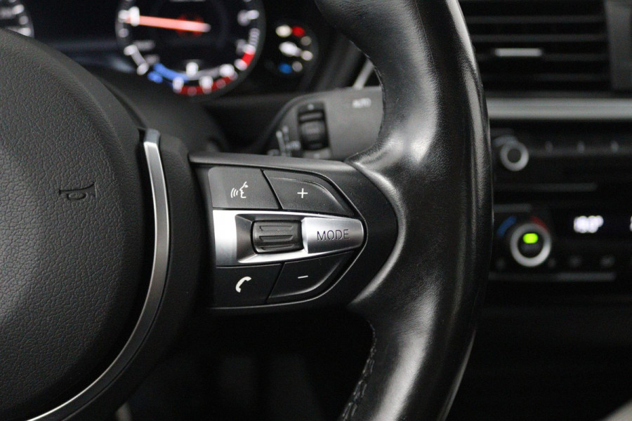 BMW 3 Serie 318i Luxury Edition (NAVIGATIE, STOELVERWARMING, TREKHAAK AFNEEMBAAR, CAMERA, SPORTSTOELEN)