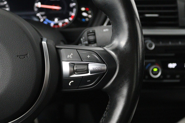 BMW 3 Serie 318i Luxury Edition (NAVIGATIE, STOELVERWARMING, TREKHAAK AFNEEMBAAR, CAMERA, SPORTSTOELEN)