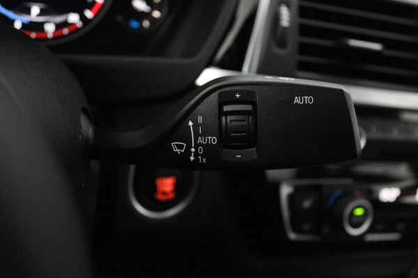 BMW 3 Serie 318i Luxury Edition (NAVIGATIE, STOELVERWARMING, TREKHAAK AFNEEMBAAR, CAMERA, SPORTSTOELEN)