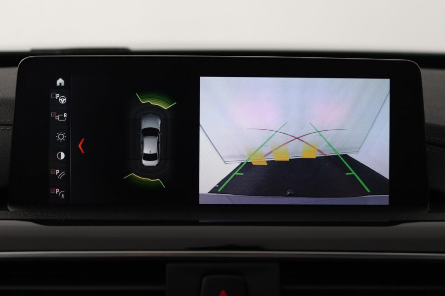 BMW 3 Serie 318i Luxury Edition (NAVIGATIE, STOELVERWARMING, TREKHAAK AFNEEMBAAR, CAMERA, SPORTSTOELEN)