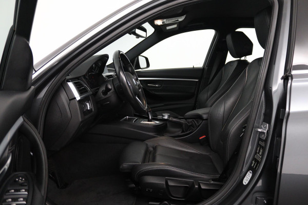 BMW 3 Serie 318i Luxury Edition (NAVIGATIE, STOELVERWARMING, TREKHAAK AFNEEMBAAR, CAMERA, SPORTSTOELEN)