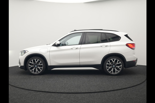 BMW X1 xDrive25e High Executive Plug In Hybrid 220pk Dealer O.H PHEV | Panodak | Adaptive Cruise | Lederen Sportstoelen Memory | Apple Carplay | Camera | 19"L.M | Head Up | Harman Kardon |