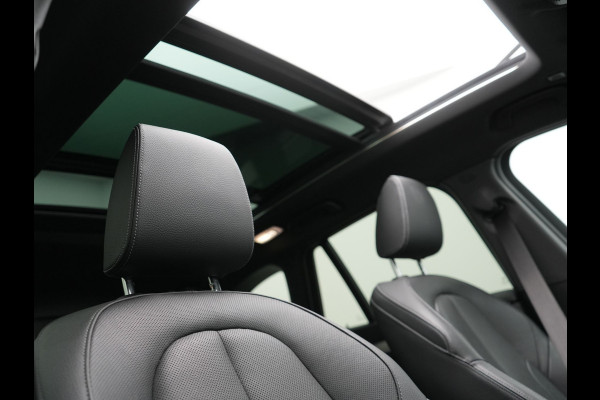 BMW X1 xDrive25e High Executive Plug In Hybrid 220pk Dealer O.H PHEV | Panodak | Adaptive Cruise | Lederen Sportstoelen Memory | Apple Carplay | Camera | 19"L.M | Head Up | Harman Kardon |