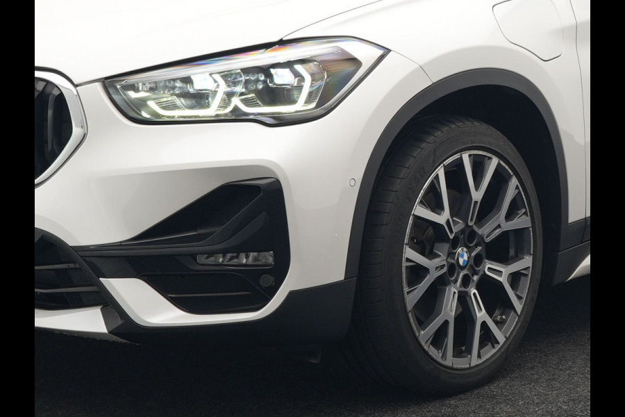 BMW X1 xDrive25e High Executive Plug In Hybrid 220pk Dealer O.H PHEV | Panodak | Adaptive Cruise | Lederen Sportstoelen Memory | Apple Carplay | Camera | 19"L.M | Head Up | Harman Kardon |