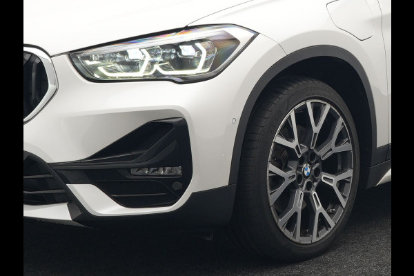 BMW X1 xDrive25e High Executive Plug In Hybrid 220pk Dealer O.H PHEV | Panodak | Adaptive Cruise | Lederen Sportstoelen Memory | Apple Carplay | Camera | 19"L.M | Head Up | Harman Kardon |