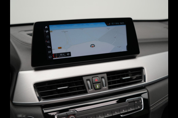 BMW X1 xDrive25e High Executive Plug In Hybrid 220pk Dealer O.H PHEV | Panodak | Adaptive Cruise | Lederen Sportstoelen Memory | Apple Carplay | Camera | 19"L.M | Head Up | Harman Kardon |