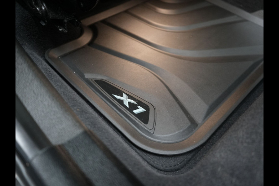 BMW X1 xDrive25e High Executive Plug In Hybrid 220pk Dealer O.H PHEV | Panodak | Adaptive Cruise | Lederen Sportstoelen Memory | Apple Carplay | Camera | 19"L.M | Head Up | Harman Kardon |