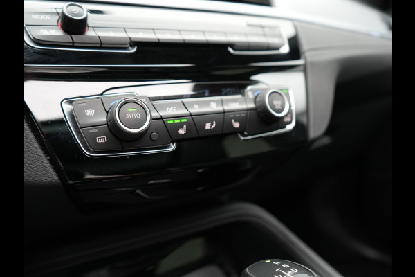 BMW X1 xDrive25e High Executive Plug In Hybrid 220pk Dealer O.H PHEV | Panodak | Adaptive Cruise | Lederen Sportstoelen Memory | Apple Carplay | Camera | 19"L.M | Head Up | Harman Kardon |