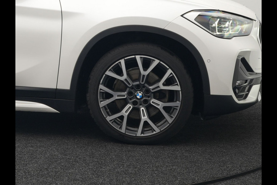 BMW X1 xDrive25e High Executive Plug In Hybrid 220pk Dealer O.H PHEV | Panodak | Adaptive Cruise | Lederen Sportstoelen Memory | Apple Carplay | Camera | 19"L.M | Head Up | Harman Kardon |