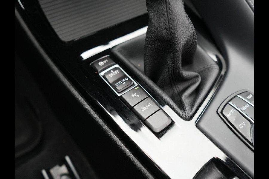 BMW X1 xDrive25e High Executive Plug In Hybrid 220pk Dealer O.H PHEV | Panodak | Adaptive Cruise | Lederen Sportstoelen Memory | Apple Carplay | Camera | 19"L.M | Head Up | Harman Kardon |