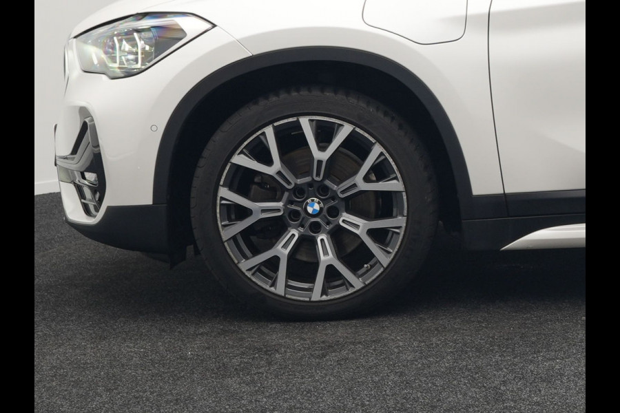BMW X1 xDrive25e High Executive Plug In Hybrid 220pk Dealer O.H PHEV | Panodak | Adaptive Cruise | Lederen Sportstoelen Memory | Apple Carplay | Camera | 19"L.M | Head Up | Harman Kardon |