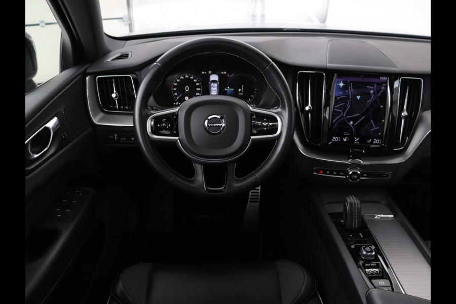 Volvo XC60 2.0 Recharge T6 AWD R-Design | Panoramadak | Stoel & stuurverwarming | Adaptive cruise | Camera | BLIS | Carplay | Half leder | Navigatie | 21'' lichtmetalen velgen | PHEV | Plug In