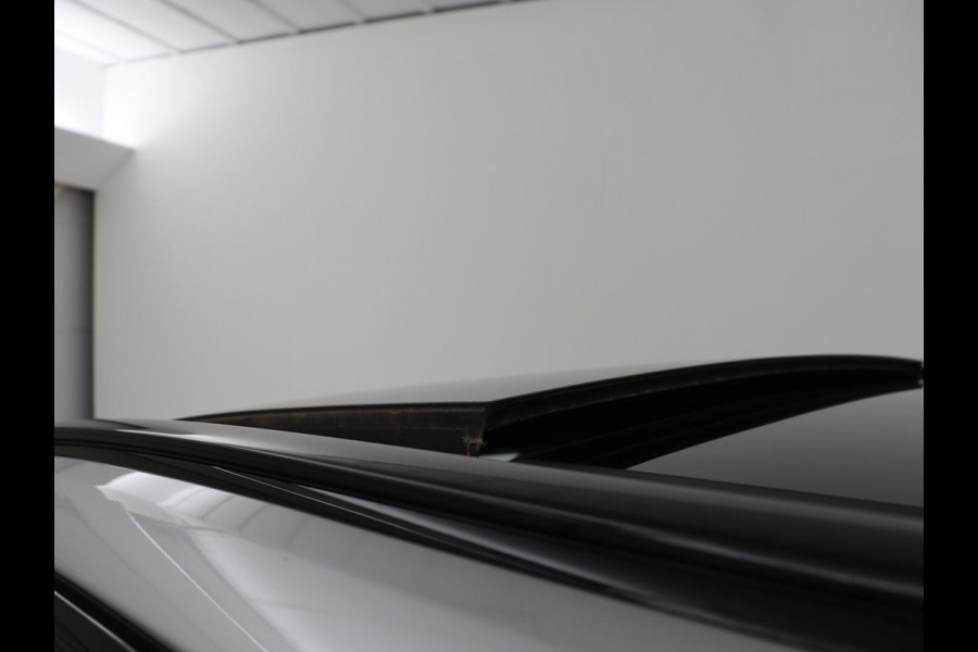 Volvo XC60 2.0 Recharge T6 AWD R-Design | Panoramadak | Stoel & stuurverwarming | Adaptive cruise | Camera | BLIS | Carplay | Half leder | Navigatie | 21'' lichtmetalen velgen | PHEV | Plug In
