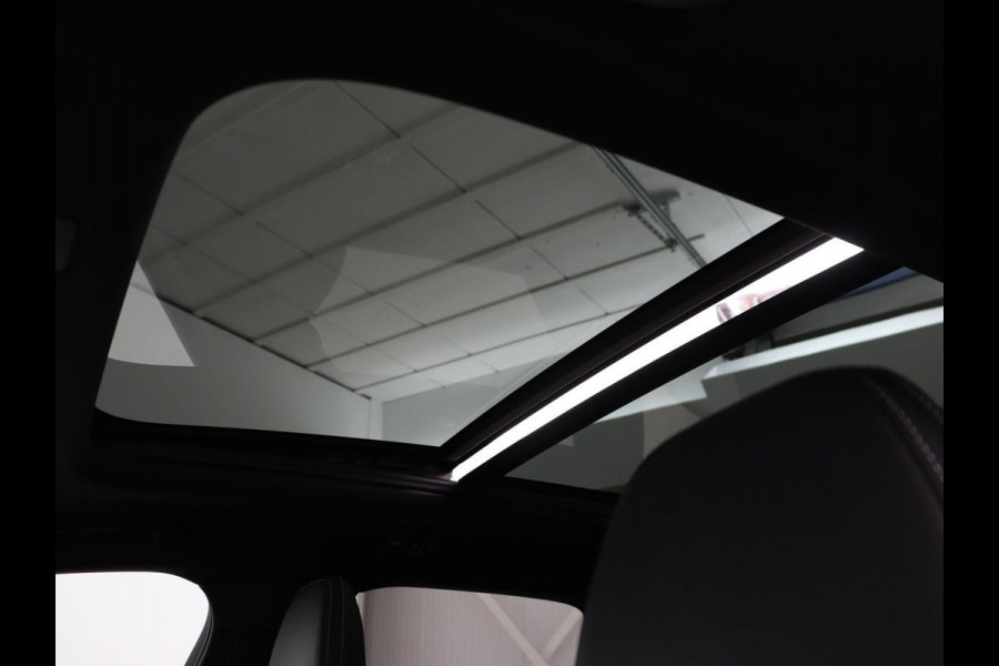 Volvo XC60 2.0 Recharge T6 AWD R-Design | Panoramadak | Stoel & stuurverwarming | Adaptive cruise | Camera | BLIS | Carplay | Half leder | Navigatie | 21'' lichtmetalen velgen | PHEV | Plug In