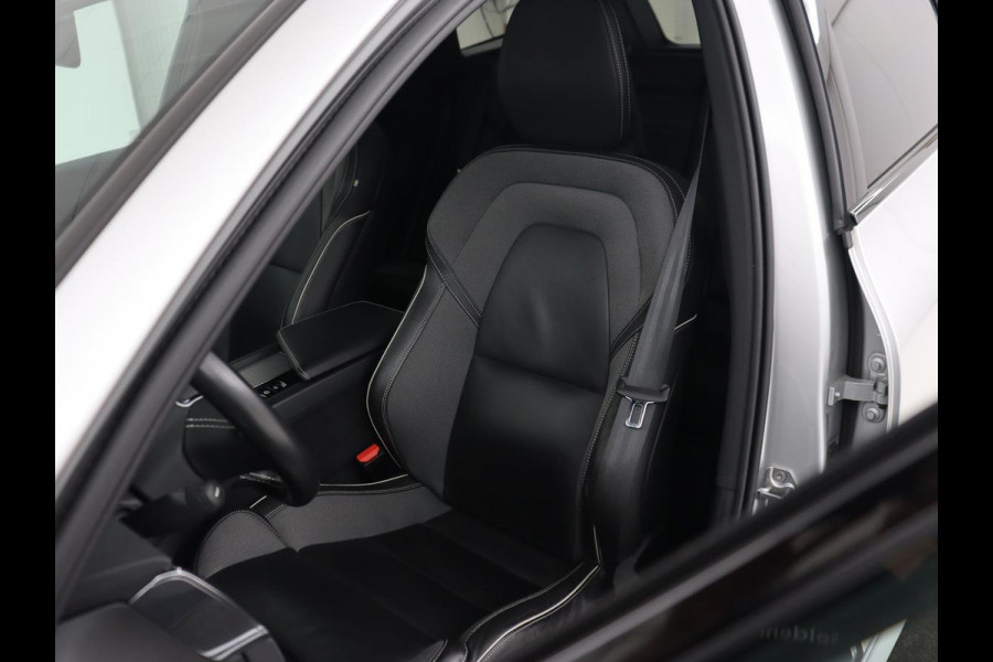 Volvo XC60 2.0 Recharge T6 AWD R-Design | Panoramadak | Stoel & stuurverwarming | Adaptive cruise | Camera | BLIS | Carplay | Half leder | Navigatie | 21'' lichtmetalen velgen | PHEV | Plug In