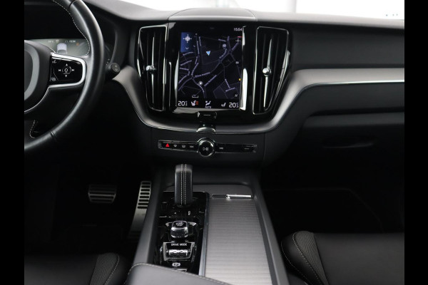 Volvo XC60 2.0 Recharge T6 AWD R-Design | Panoramadak | Stoel & stuurverwarming | Adaptive cruise | Camera | BLIS | Carplay | Half leder | Navigatie | 21'' lichtmetalen velgen | PHEV | Plug In