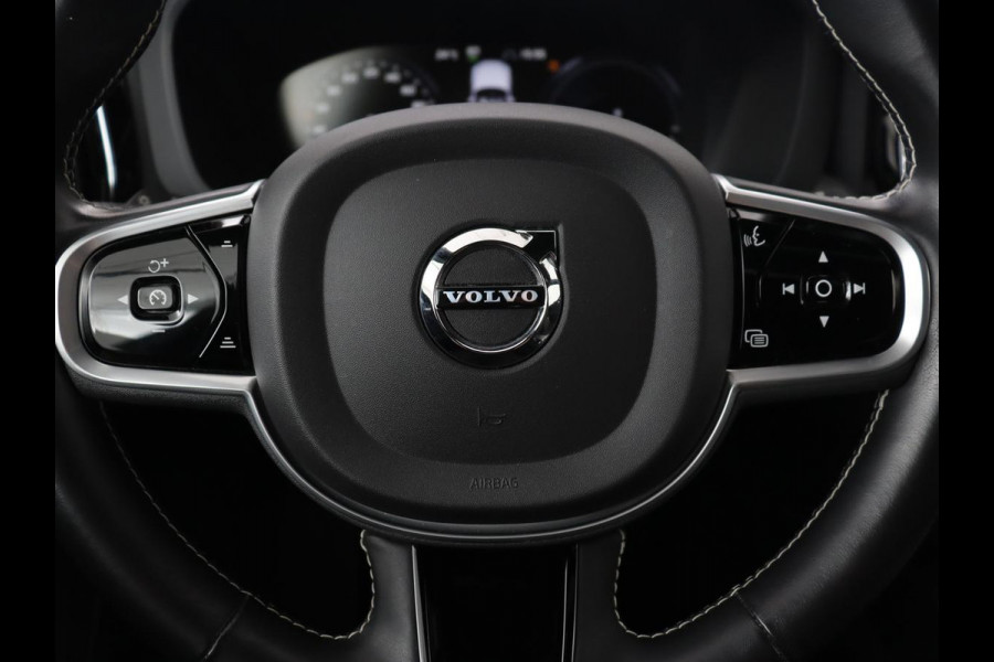 Volvo XC60 2.0 Recharge T6 AWD R-Design | Panoramadak | Stoel & stuurverwarming | Adaptive cruise | Camera | BLIS | Carplay | Half leder | Navigatie | 21'' lichtmetalen velgen | PHEV | Plug In