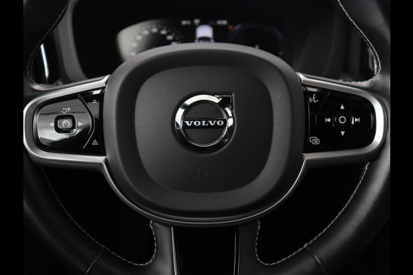 Volvo XC60 2.0 Recharge T6 AWD R-Design | Panoramadak | Stoel & stuurverwarming | Adaptive cruise | Camera | BLIS | Carplay | Half leder | Navigatie | 21'' lichtmetalen velgen | PHEV | Plug In