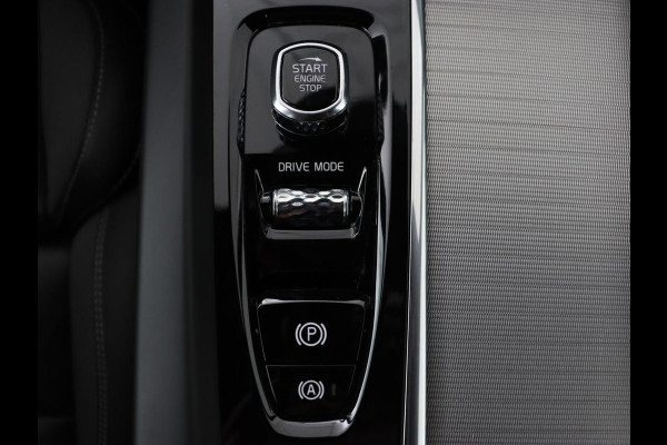 Volvo XC60 2.0 Recharge T6 AWD R-Design | Panoramadak | Stoel & stuurverwarming | Adaptive cruise | Camera | BLIS | Carplay | Half leder | Navigatie | 21'' lichtmetalen velgen | PHEV | Plug In