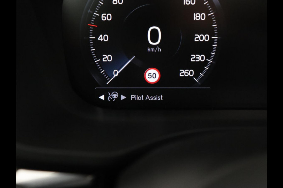 Volvo XC60 2.0 Recharge T6 AWD R-Design | Panoramadak | Stoel & stuurverwarming | Adaptive cruise | Camera | BLIS | Carplay | Half leder | Navigatie | 21'' lichtmetalen velgen | PHEV | Plug In