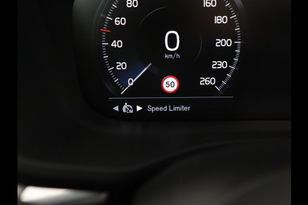Volvo XC60 2.0 Recharge T6 AWD R-Design | Panoramadak | Stoel & stuurverwarming | Adaptive cruise | Camera | BLIS | Carplay | Half leder | Navigatie | 21'' lichtmetalen velgen | PHEV | Plug In