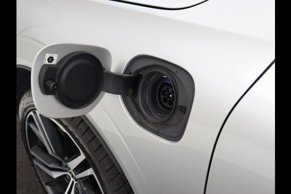 Volvo XC60 2.0 Recharge T6 AWD R-Design | Panoramadak | Stoel & stuurverwarming | Adaptive cruise | Camera | BLIS | Carplay | Half leder | Navigatie | 21'' lichtmetalen velgen | PHEV | Plug In